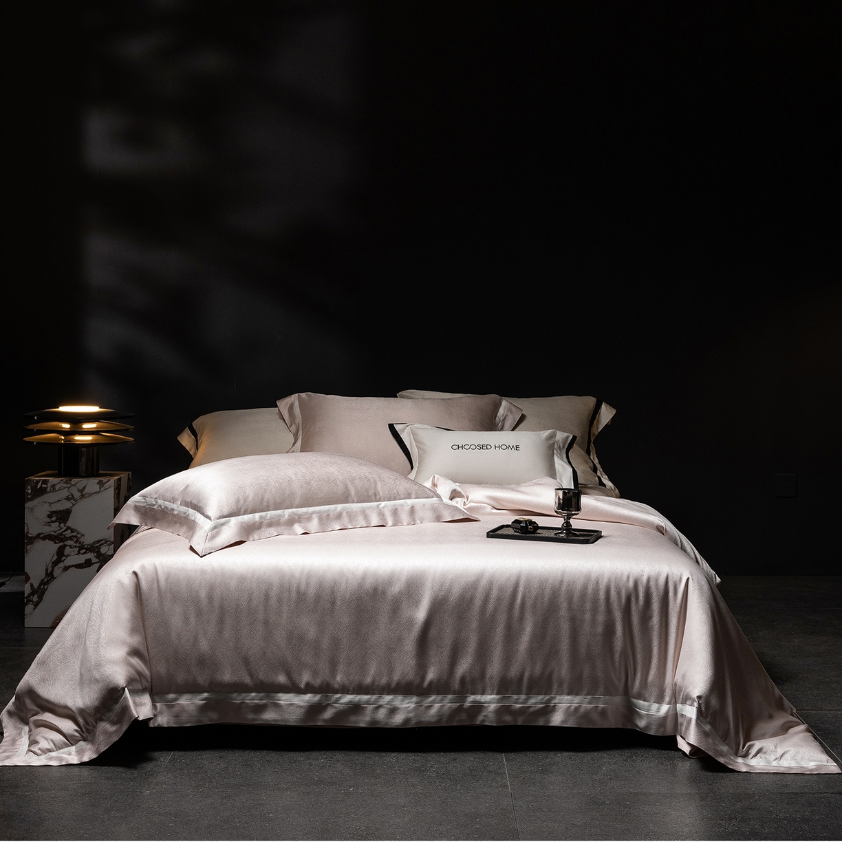 91家纺网 家纺一手货源 找家纺 初拾 2026新款“老钱风”高精密金银丝轻奢极简四件套-玛丽亚 玛丽亚-樱花粉