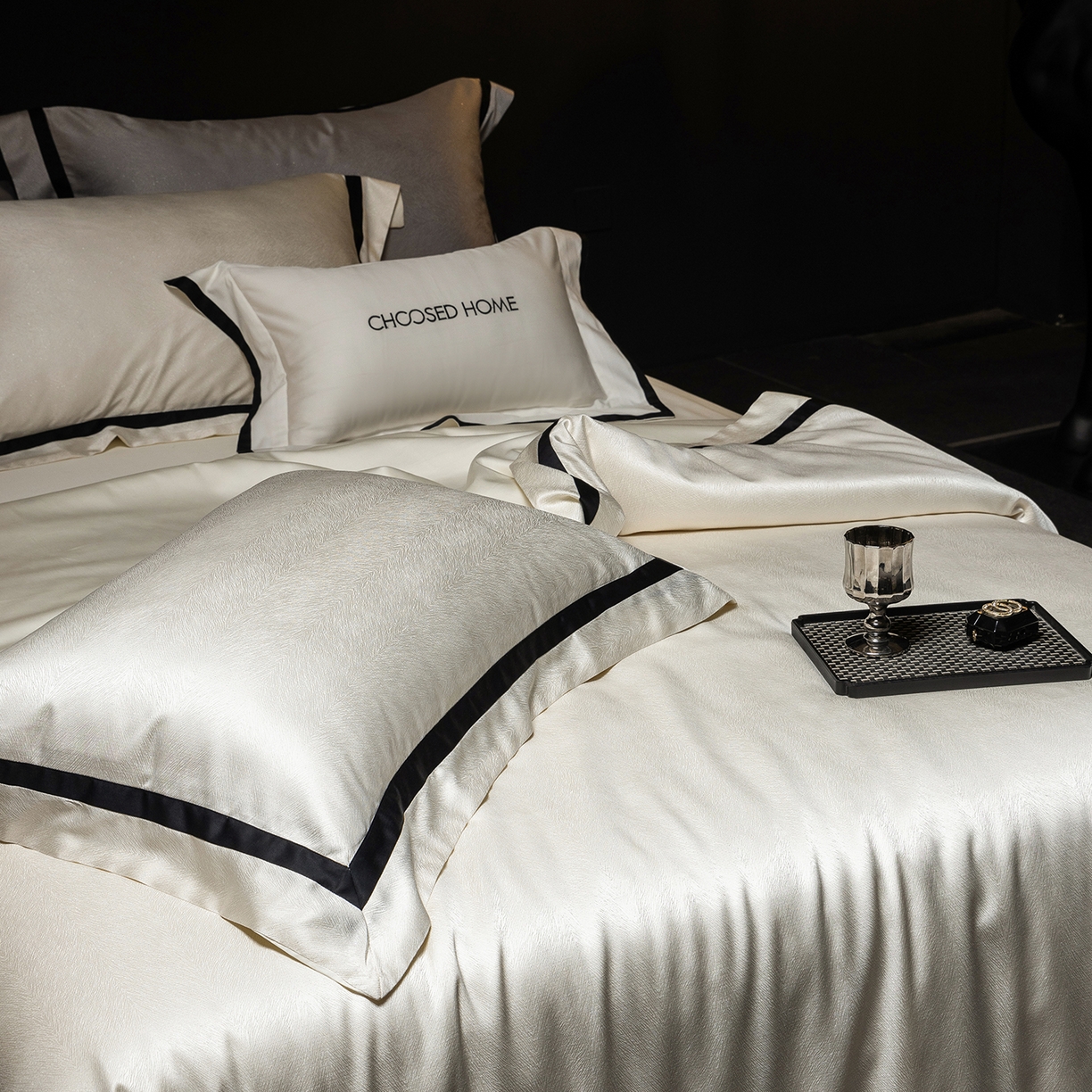 91家纺网 家纺一手货源 找家纺 初拾 2026新款“老钱风”高精密金银丝轻奢极简四件套-玛丽亚 玛丽亚-玉脂白