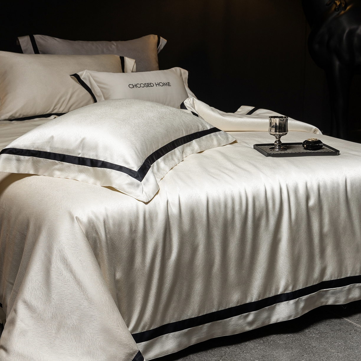 91家纺网 家纺一手货源 找家纺 初拾 2026新款“老钱风”高精密金银丝轻奢极简四件套-玛丽亚 玛丽亚-玉脂白