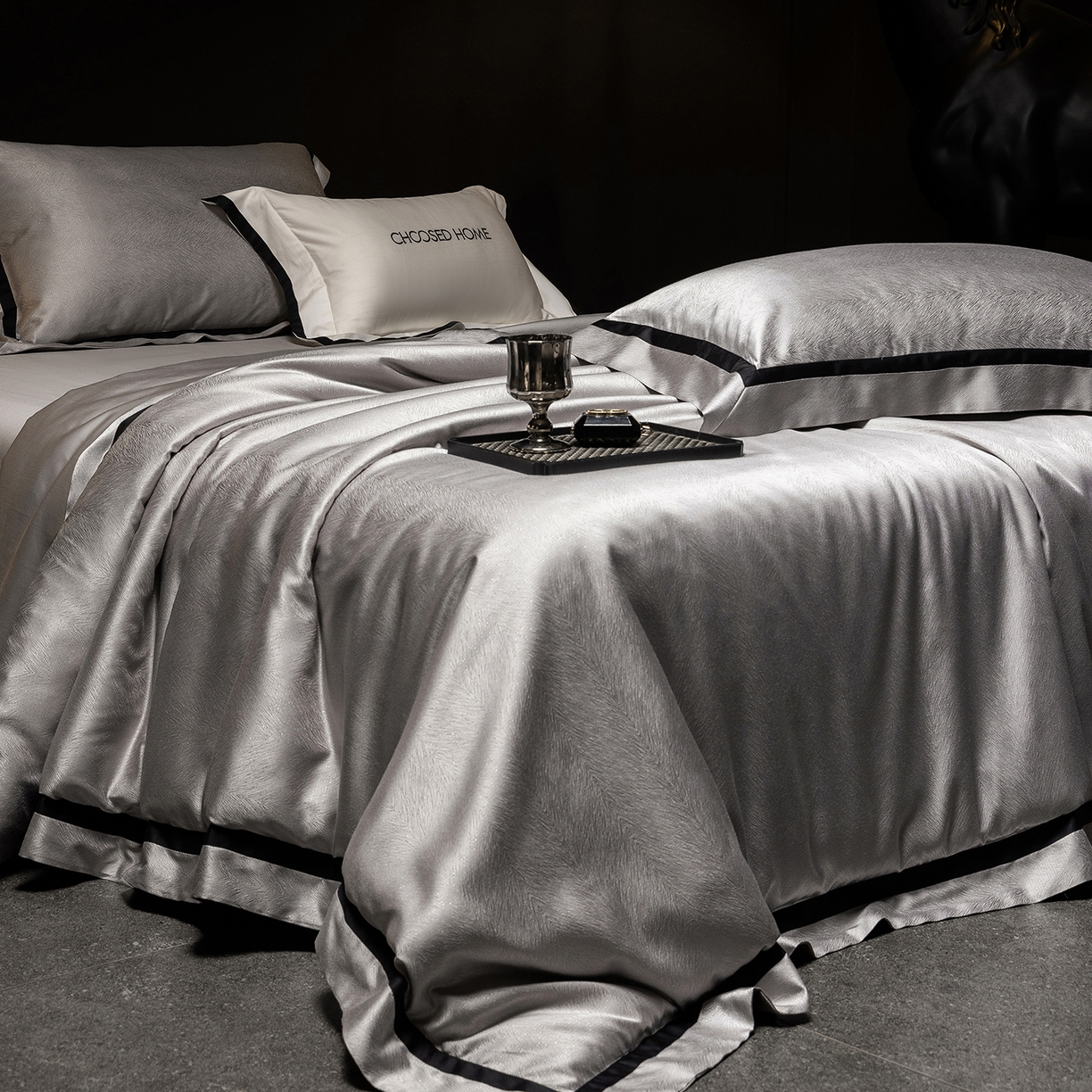 91家纺网 家纺一手货源 找家纺 初拾 2026新款“老钱风”高精密金银丝轻奢极简四件套-玛丽亚 玛丽亚-星河灰