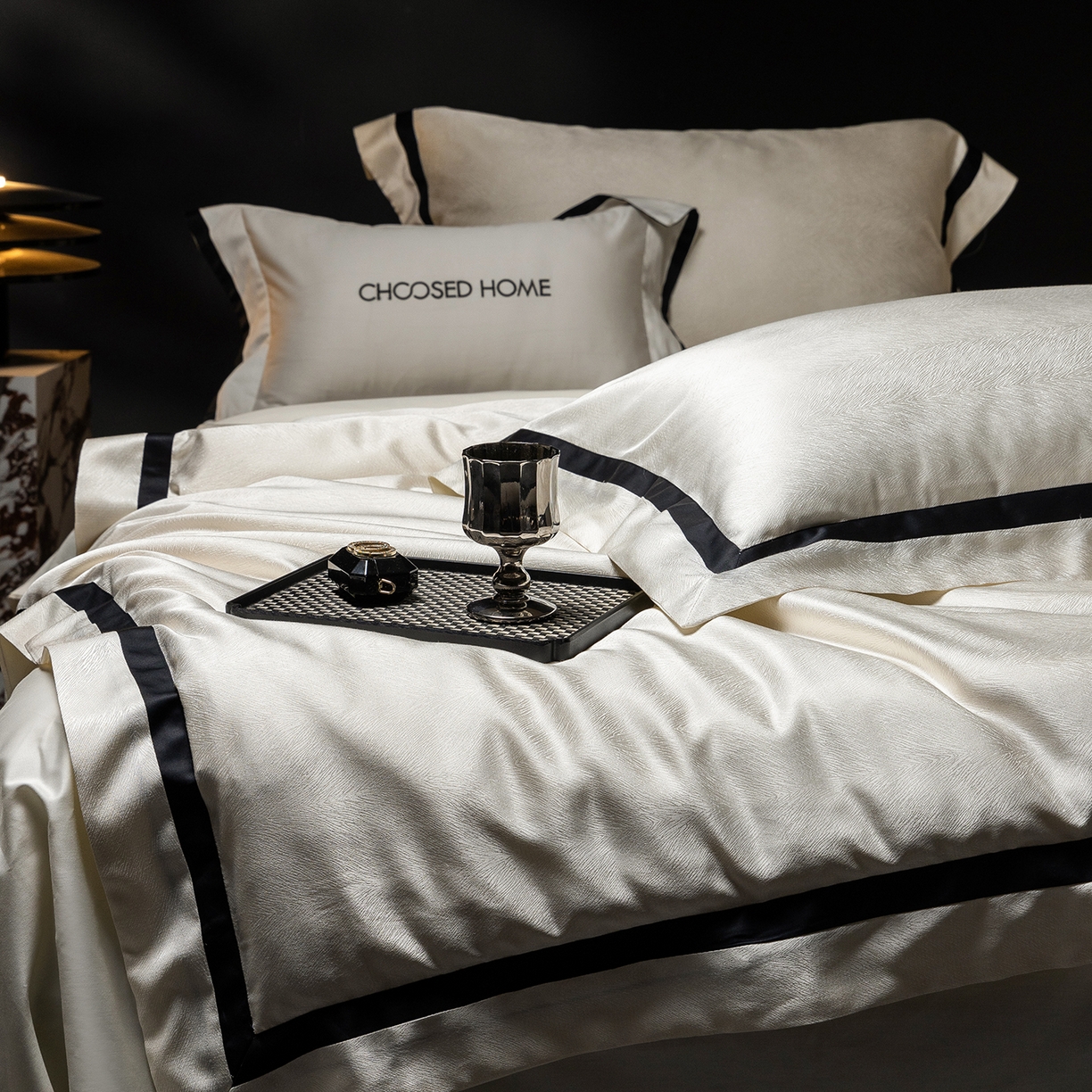 91家纺网 家纺一手货源 找家纺 初拾 2026新款“老钱风”高精密金银丝轻奢极简四件套-玛丽亚 玛丽亚-玉脂白