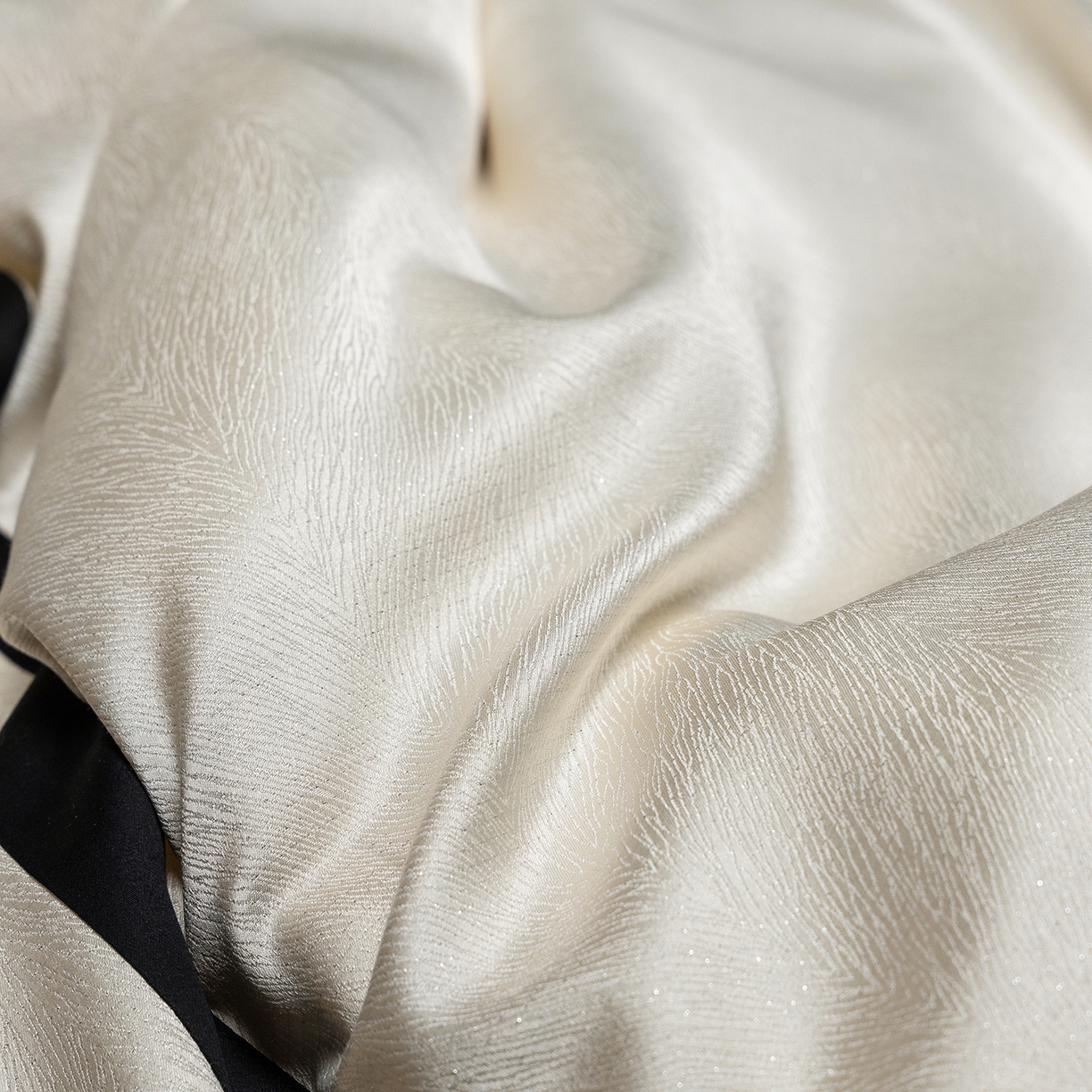 91家纺网 家纺一手货源 找家纺 初拾 2026新款“老钱风”高精密金银丝轻奢极简四件套-玛丽亚 玛丽亚-玉脂白