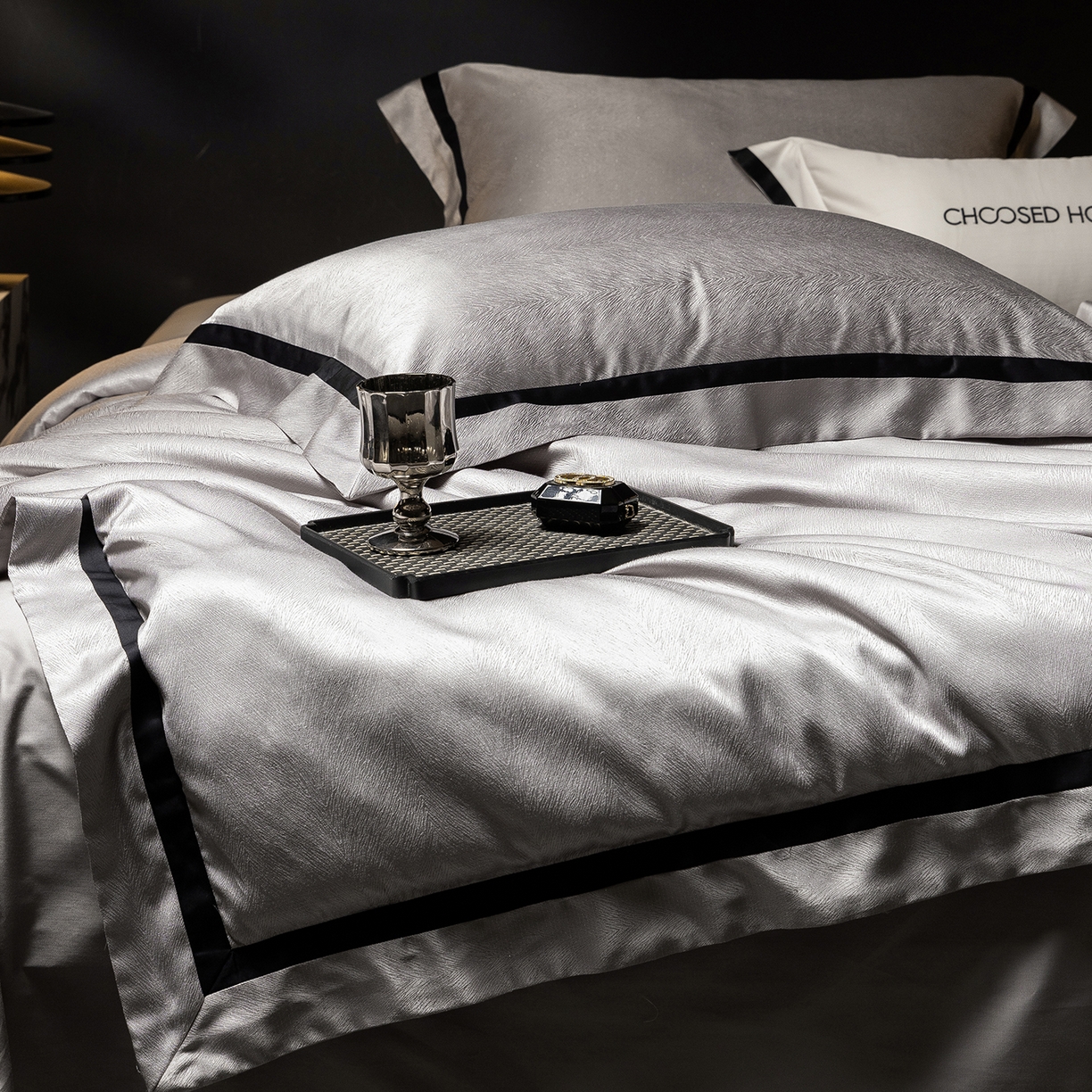 91家纺网 家纺一手货源 找家纺 初拾 2026新款“老钱风”高精密金银丝轻奢极简四件套-玛丽亚 玛丽亚-星河灰