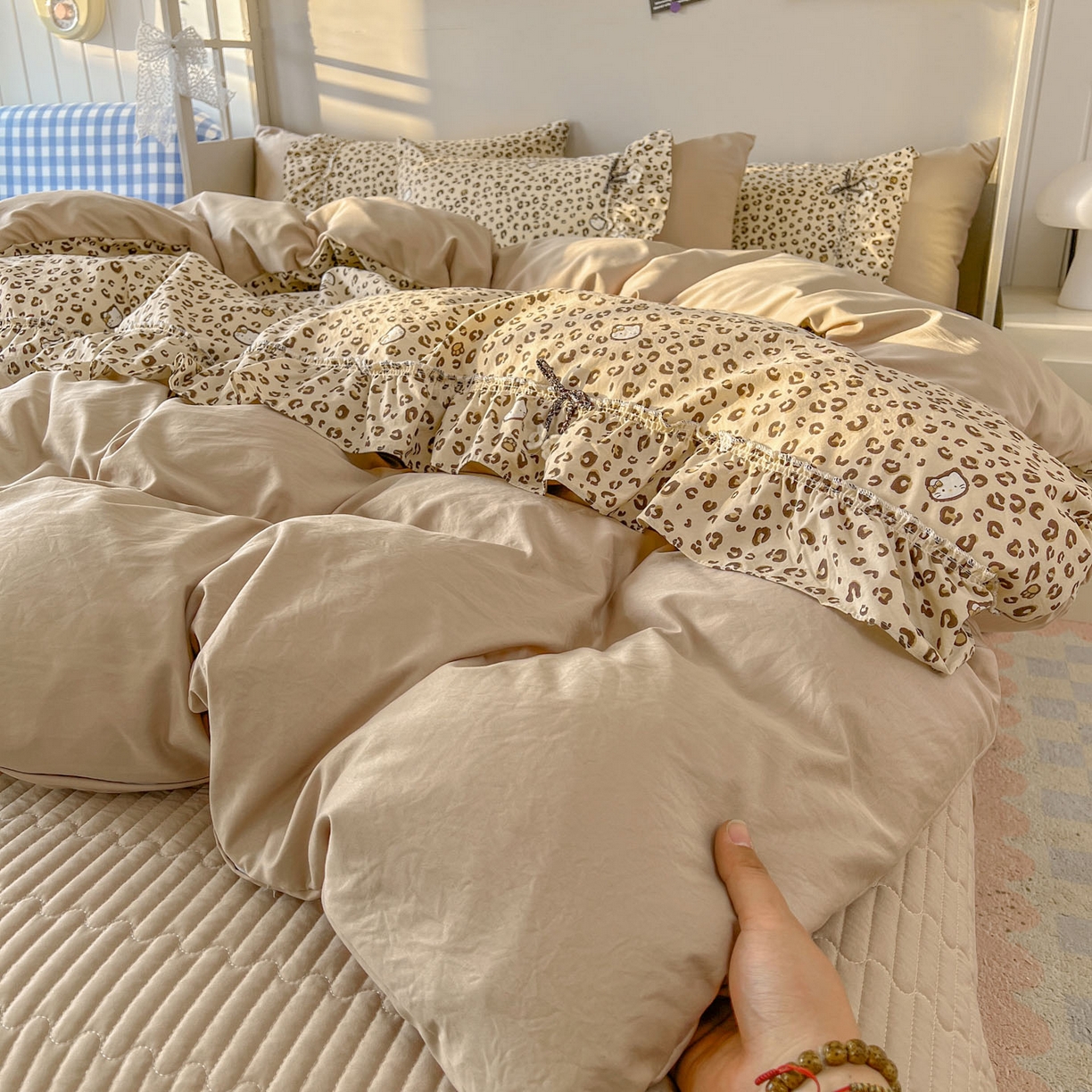 91家纺网 家纺一手货源 找家纺 美梦家纺 2026春夏新款加厚云感棉床盖四件套 豹纹KT-咖