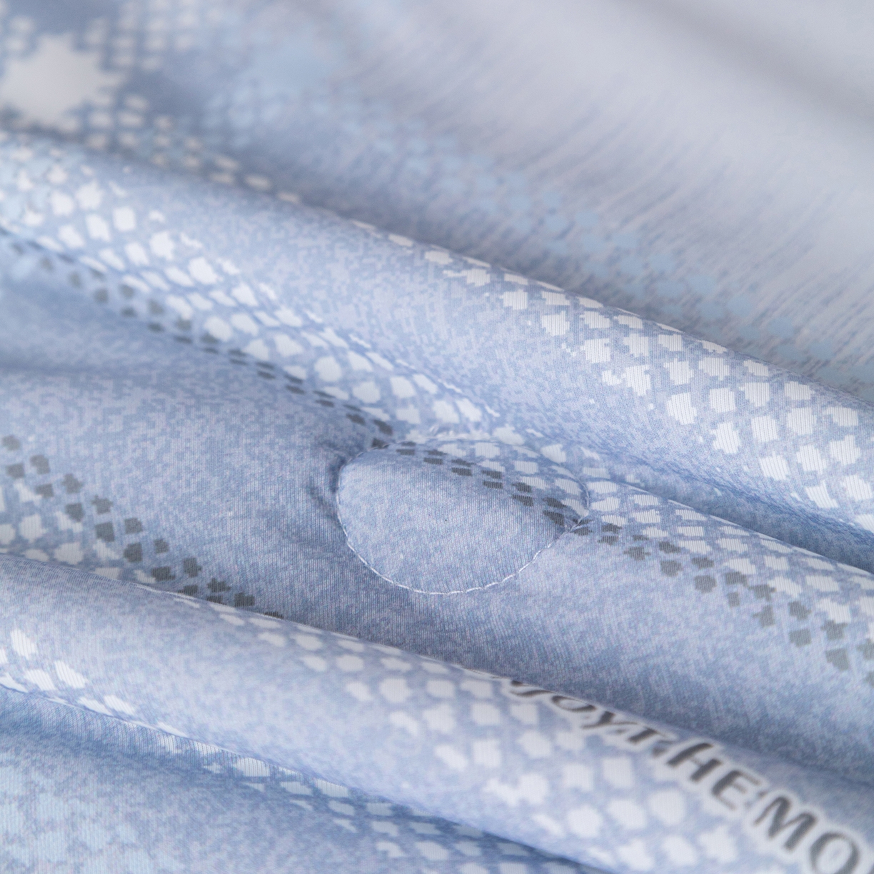 91家纺网 家纺一手货源 找家纺 亿莱鑫 2026新款数码印花凉感丝夏被 时尚格纹-蓝