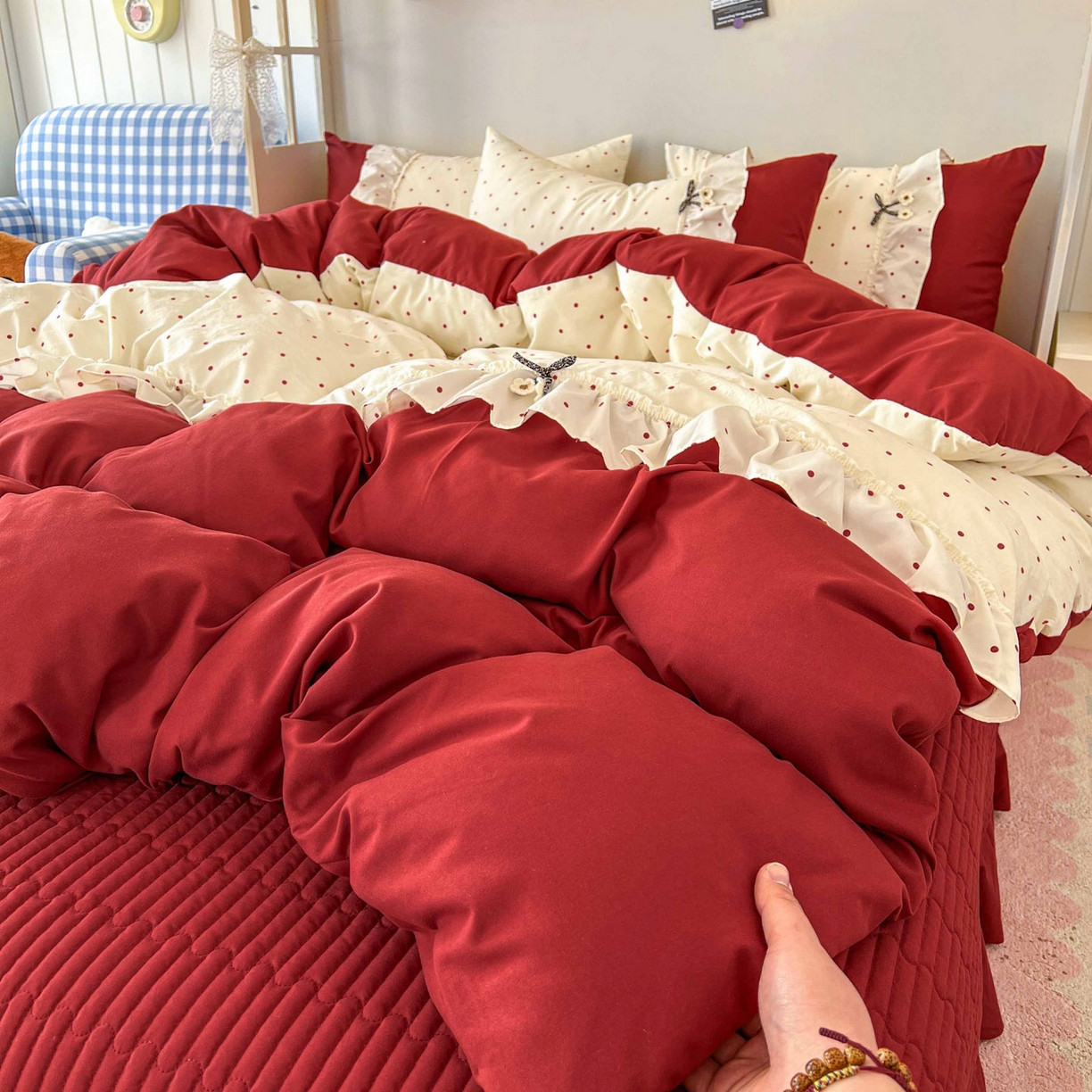 91家纺网 家纺一手货源 找家纺 美梦家纺 2026春夏新款加厚云感棉床盖四件套 波点红