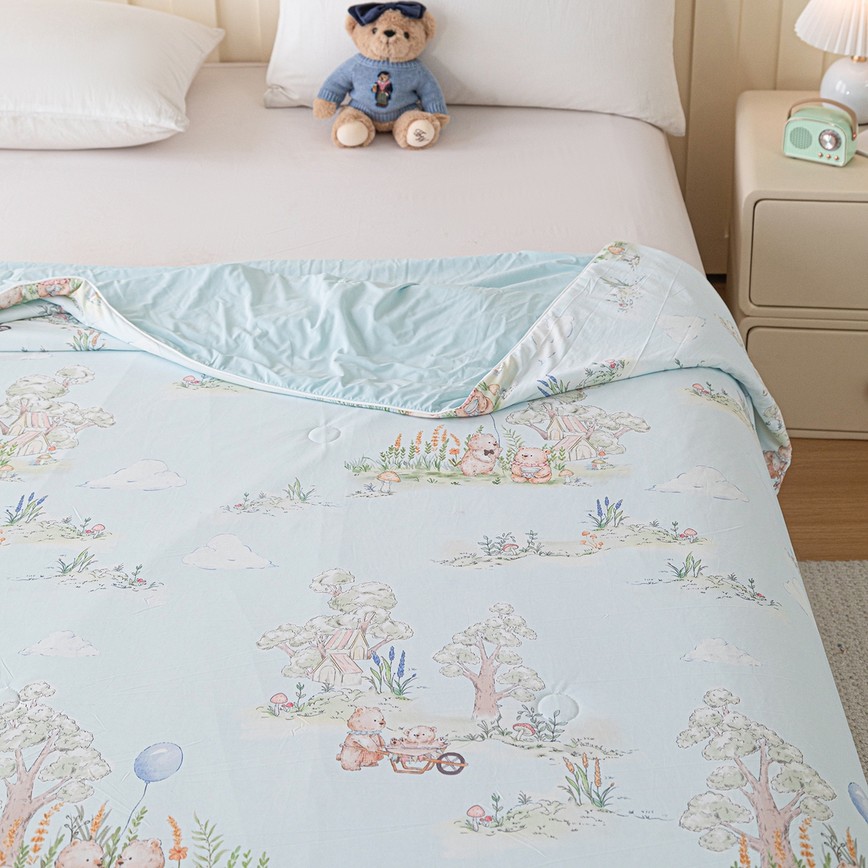 91家纺网 家纺一手货源 找家纺 亿莱鑫 2026新款数码印花凉感丝夏被 熊熊乐园