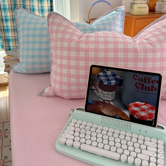 91家纺网 家纺一手货源 找家纺 桃子家居 2026新款A类纯棉色织水洗棉韩系奶油撞色格子三角针贝壳边工艺四件套系列 棉三角针-薄荷桃桃