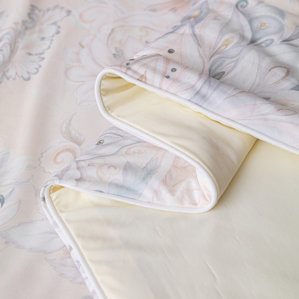 91家纺网 家纺一手货源 找家纺 亿莱鑫 2026新款数码印花凉感丝夏被 印象派-米黄