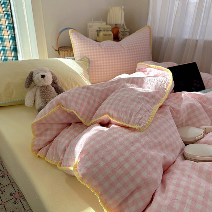 91家纺网 家纺一手货源 找家纺 桃子家居 2026新款A类纯棉色织水洗棉韩系奶油撞色格子三角针贝壳边工艺四件套系列 棉三角针-蜜桃奶酥