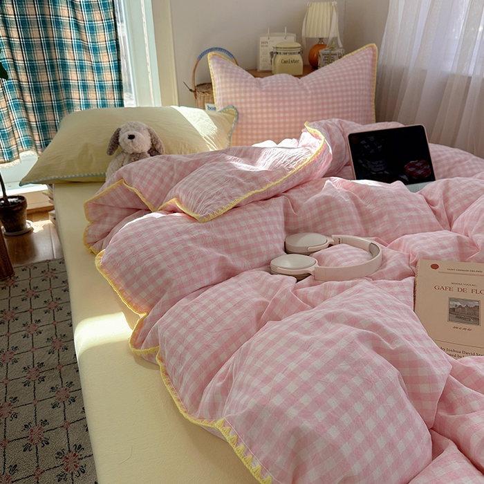 91家纺网 家纺一手货源 找家纺 桃子家居 2026新款A类纯棉色织水洗棉韩系奶油撞色格子三角针贝壳边工艺四件套系列 棉三角针-蜜桃奶酥