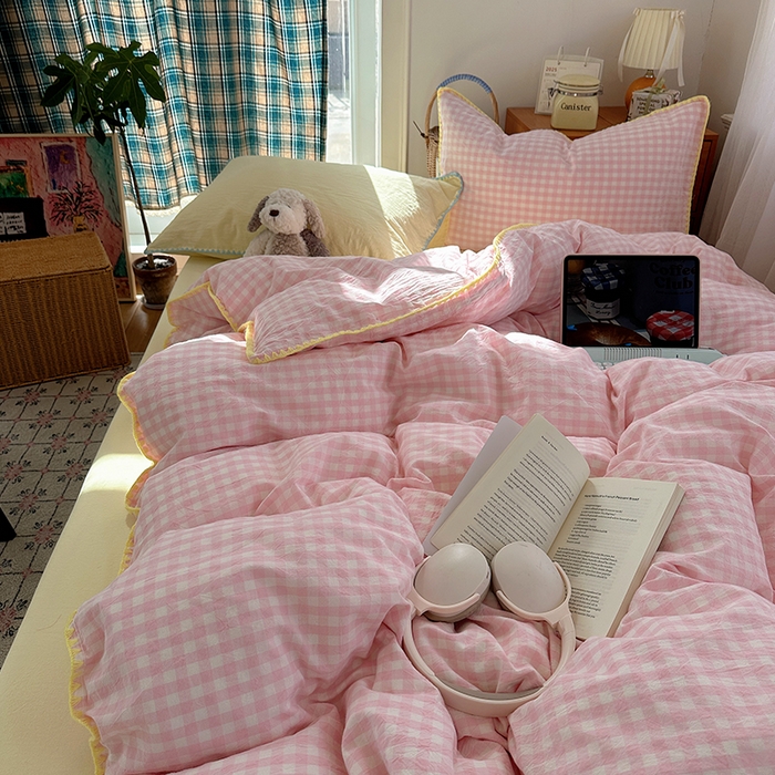 91家纺网 家纺一手货源 找家纺 桃子家居 2026新款A类纯棉色织水洗棉韩系奶油撞色格子三角针贝壳边工艺四件套系列 棉三角针-蜜桃奶酥