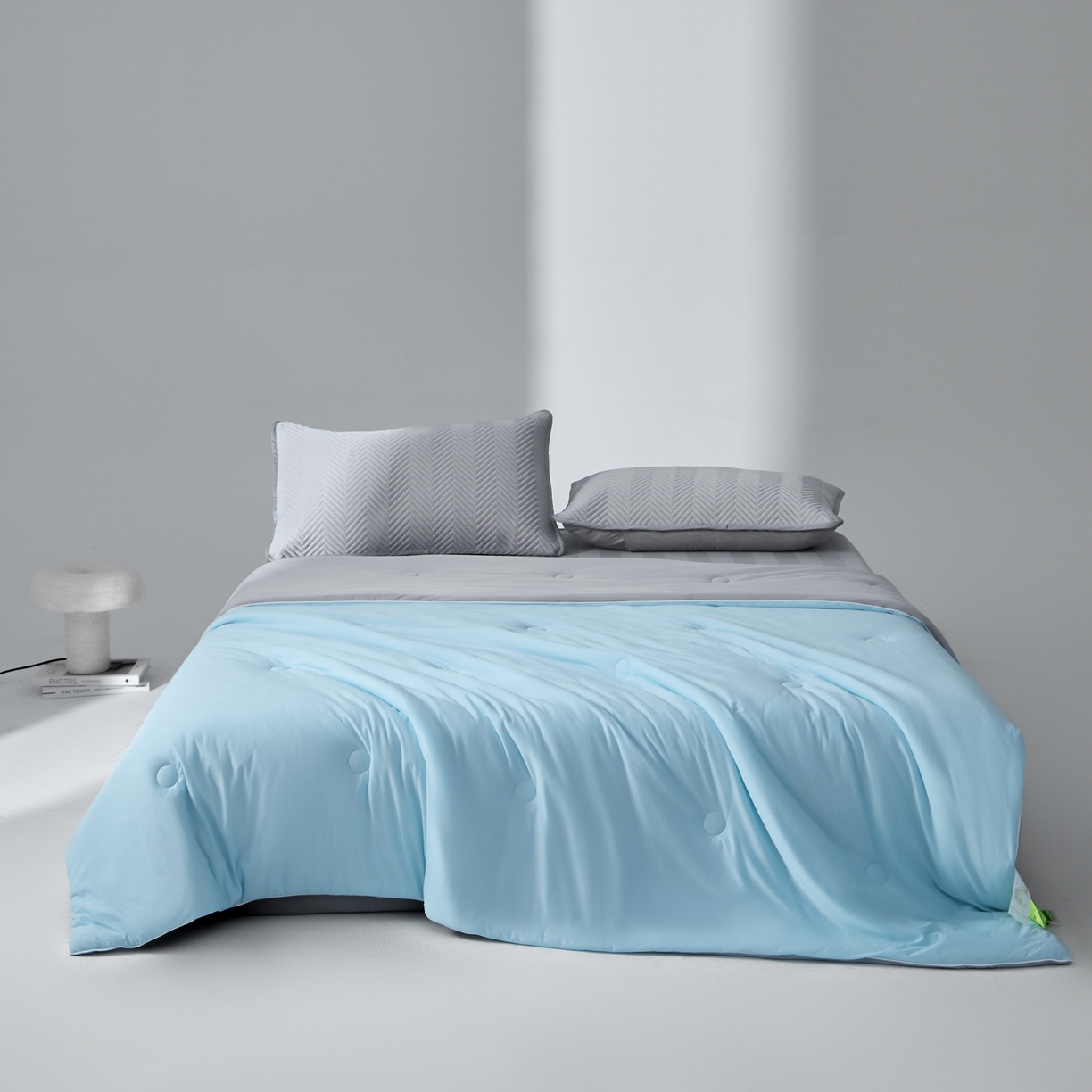 91家纺网 家纺一手货源 找家纺 吾诺家居 2026新款冰爽系列-凉感丝夏被四件套 冰蓝