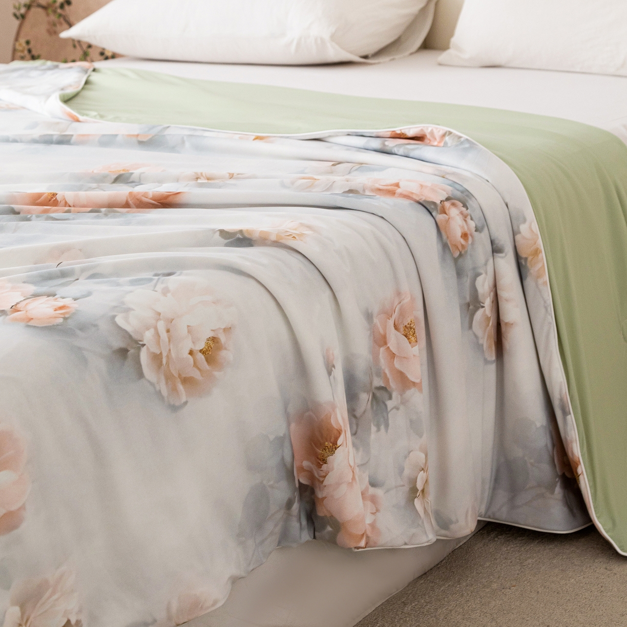 91家纺网 家纺一手货源 找家纺 亿莱鑫 2026新款数码印花凉感丝夏被 繁花锦杏