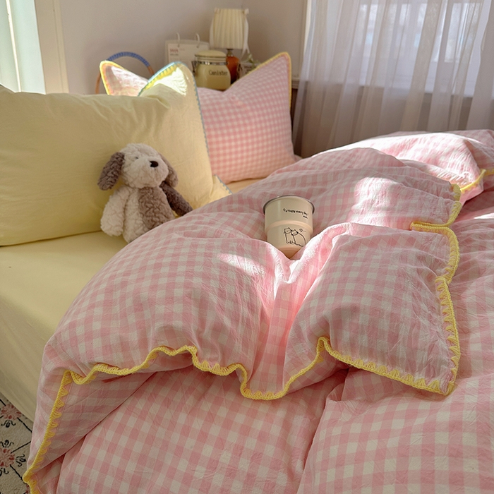 91家纺网 家纺一手货源 找家纺 桃子家居 2026新款A类纯棉色织水洗棉韩系奶油撞色格子三角针贝壳边工艺四件套系列 棉三角针-蜜桃奶酥