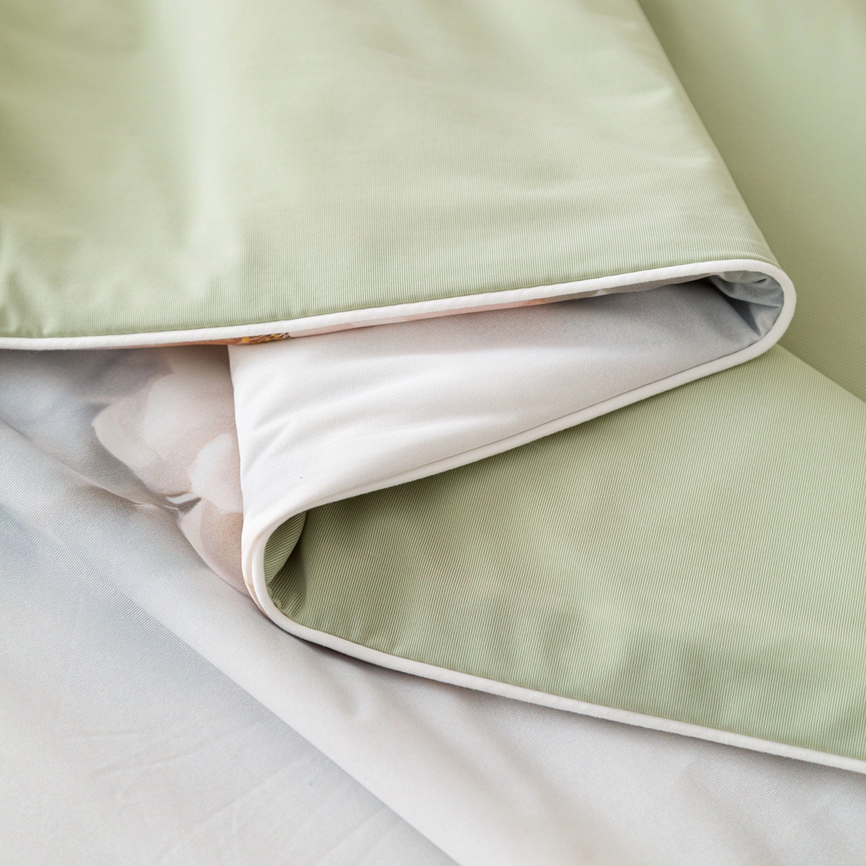 91家纺网 家纺一手货源 找家纺 亿莱鑫 2026新款数码印花凉感丝夏被 繁花锦杏