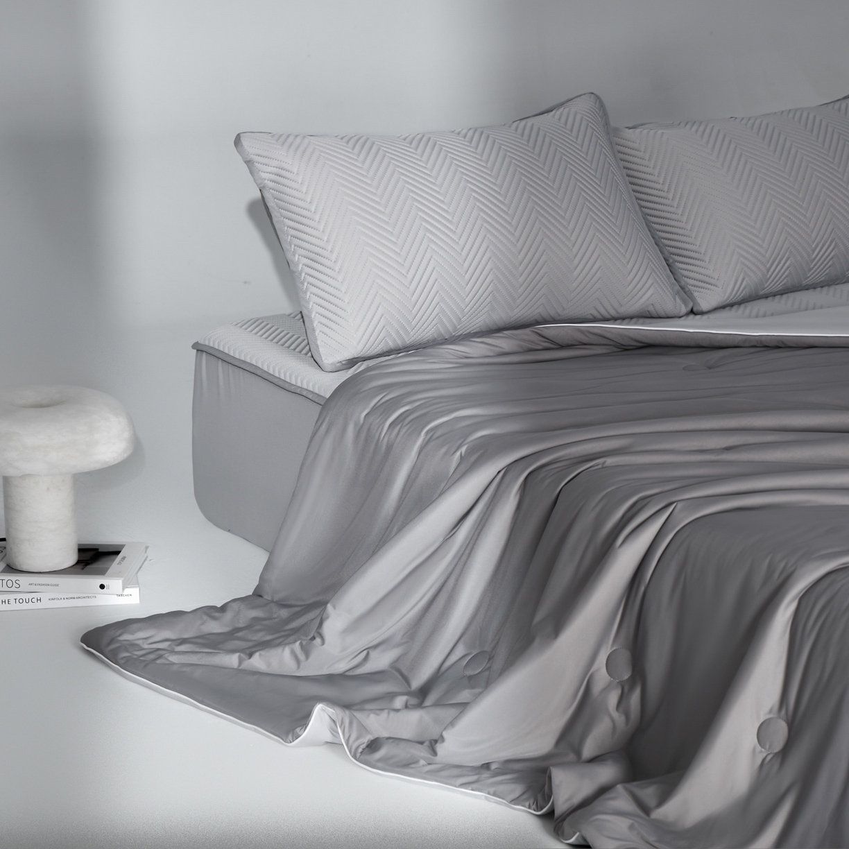 91家纺网 家纺一手货源 找家纺 吾诺家居 2026新款冰爽系列-凉感丝夏被四件套 黛灰