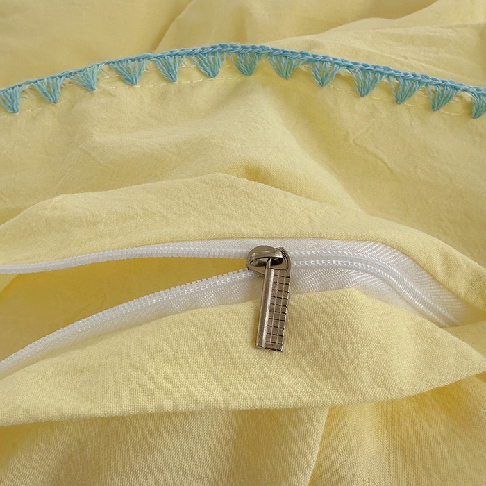 91家纺网 家纺一手货源 找家纺 桃子家居 2026新款A类纯棉色织水洗棉韩系奶油撞色格子三角针贝壳边工艺四件套系列 棉三角针-奶黄青提