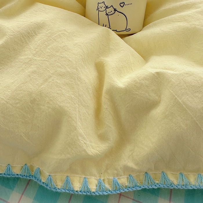 91家纺网 家纺一手货源 找家纺 桃子家居 2026新款A类纯棉色织水洗棉韩系奶油撞色格子三角针贝壳边工艺四件套系列 棉三角针-奶黄青提