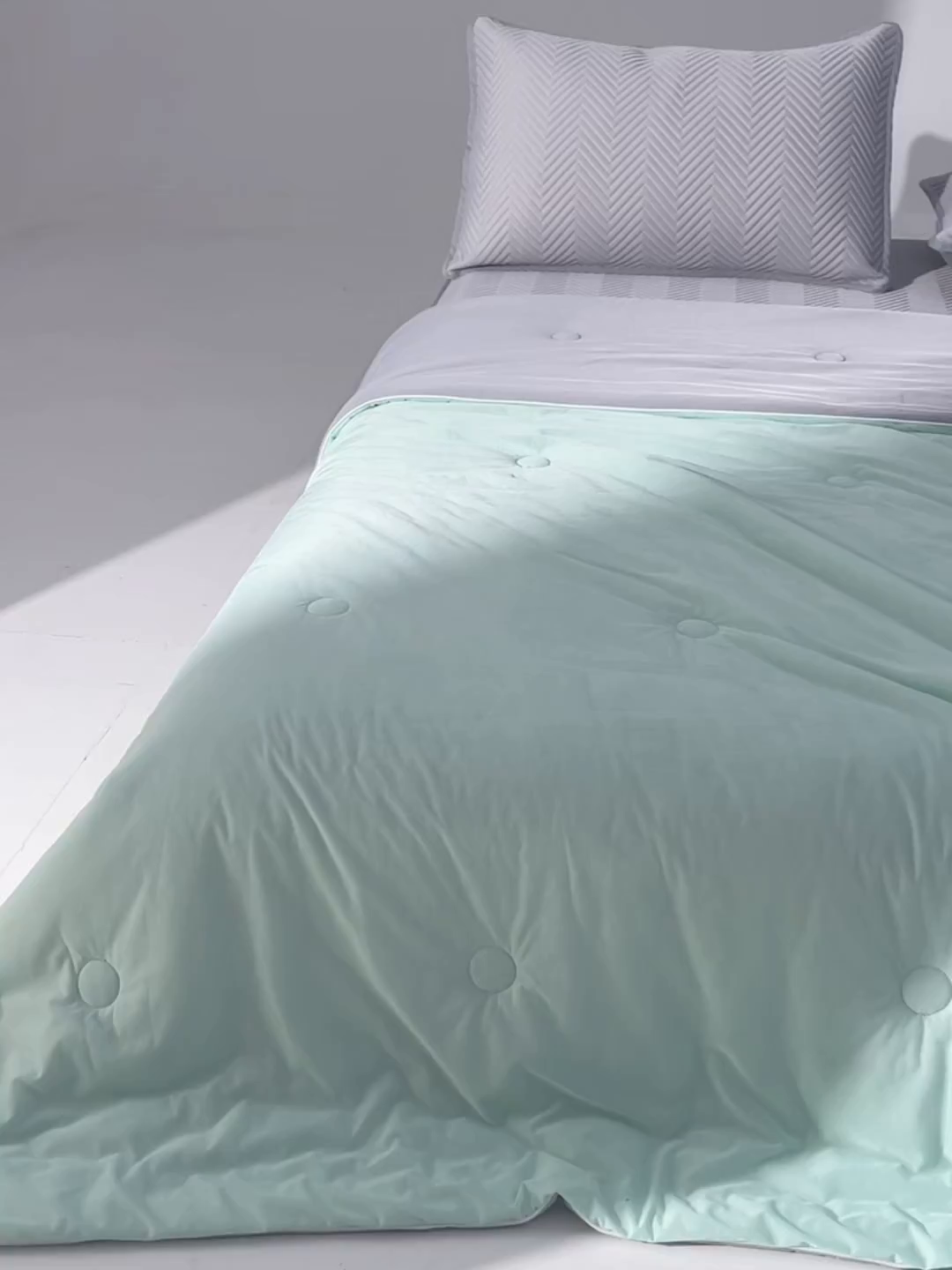 91家纺网 家纺一手货源 找家纺 吾诺家居 2026新款冰爽系列-凉感丝夏被四件套 豆绿