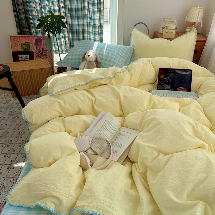 91家纺网 家纺一手货源 找家纺 桃子家居 2026新款A类纯棉色织水洗棉韩系奶油撞色格子三角针贝壳边工艺四件套系列 棉三角针-奶黄青提