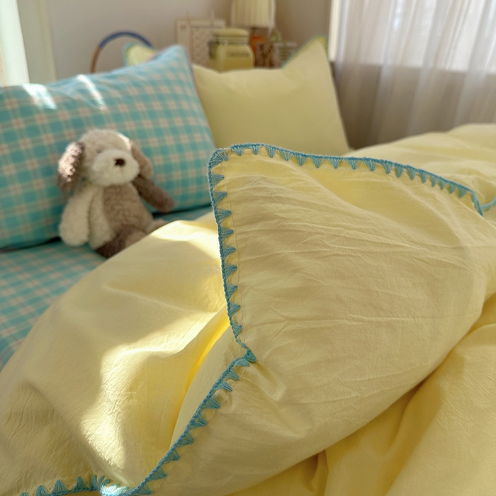 91家纺网 家纺一手货源 找家纺 桃子家居 2026新款A类纯棉色织水洗棉韩系奶油撞色格子三角针贝壳边工艺四件套系列 棉三角针-奶黄青提