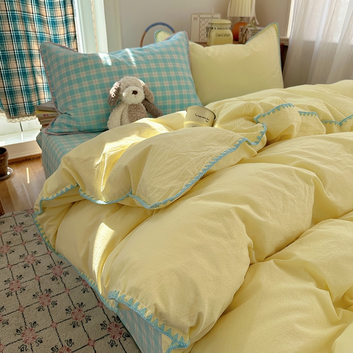 91家纺网 家纺一手货源 找家纺 桃子家居 2026新款A类纯棉色织水洗棉韩系奶油撞色格子三角针贝壳边工艺四件套系列 棉三角针-奶黄青提