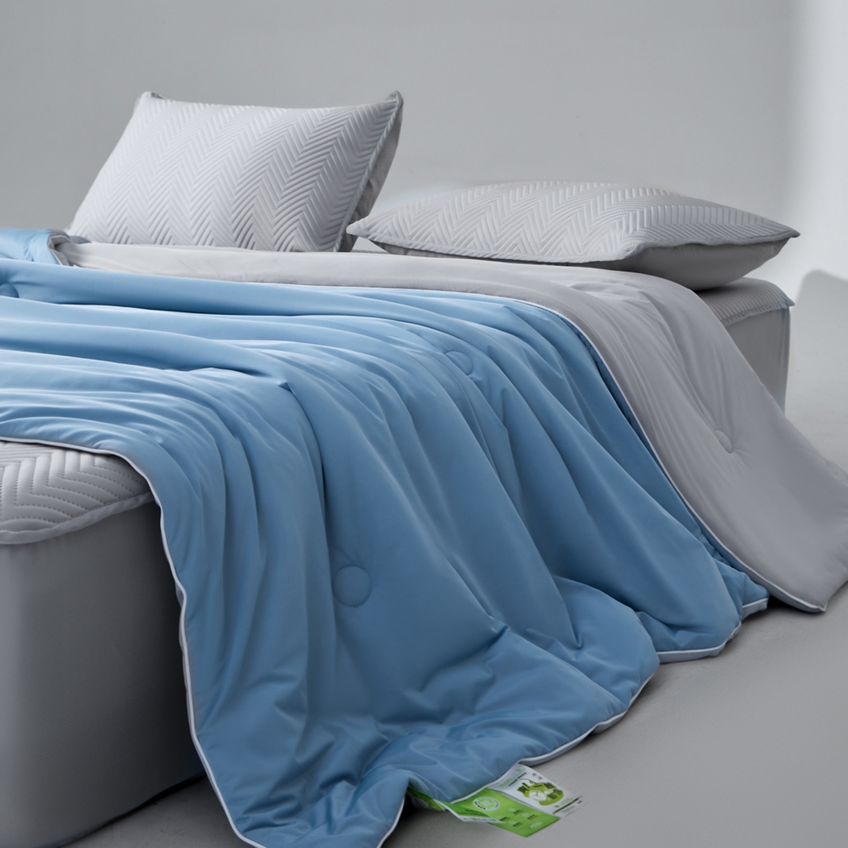 91家纺网 家纺一手货源 找家纺 吾诺家居 2026新款冰爽系列-凉感丝夏被四件套 海蓝