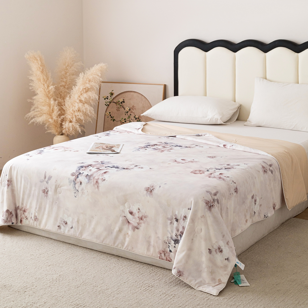 91家纺网 家纺一手货源 找家纺 亿莱鑫 2026新款数码印花凉感丝夏被 花满丛-米黄