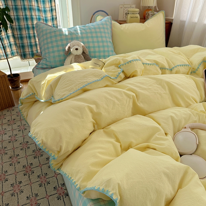 91家纺网 家纺一手货源 找家纺 桃子家居 2026新款A类纯棉色织水洗棉韩系奶油撞色格子三角针贝壳边工艺四件套系列 棉三角针-奶黄青提