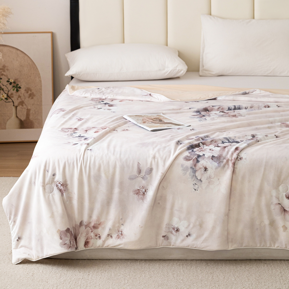 91家纺网 家纺一手货源 找家纺 亿莱鑫 2026新款数码印花凉感丝夏被 花满丛-米黄