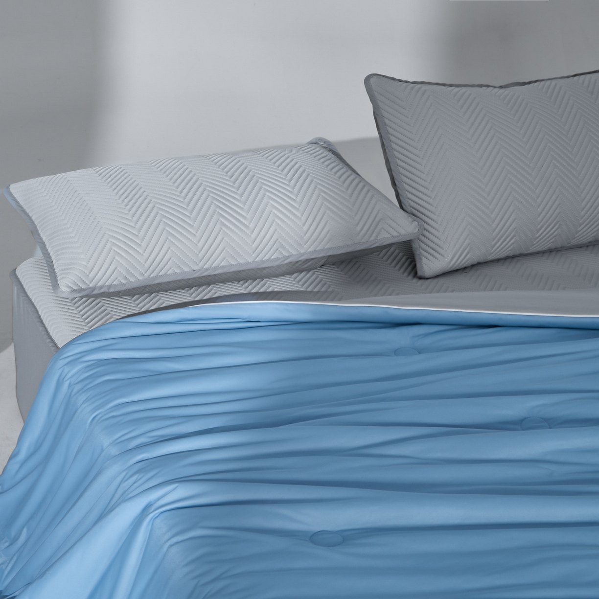 91家纺网 家纺一手货源 找家纺 吾诺家居 2026新款冰爽系列-凉感丝夏被四件套 海蓝