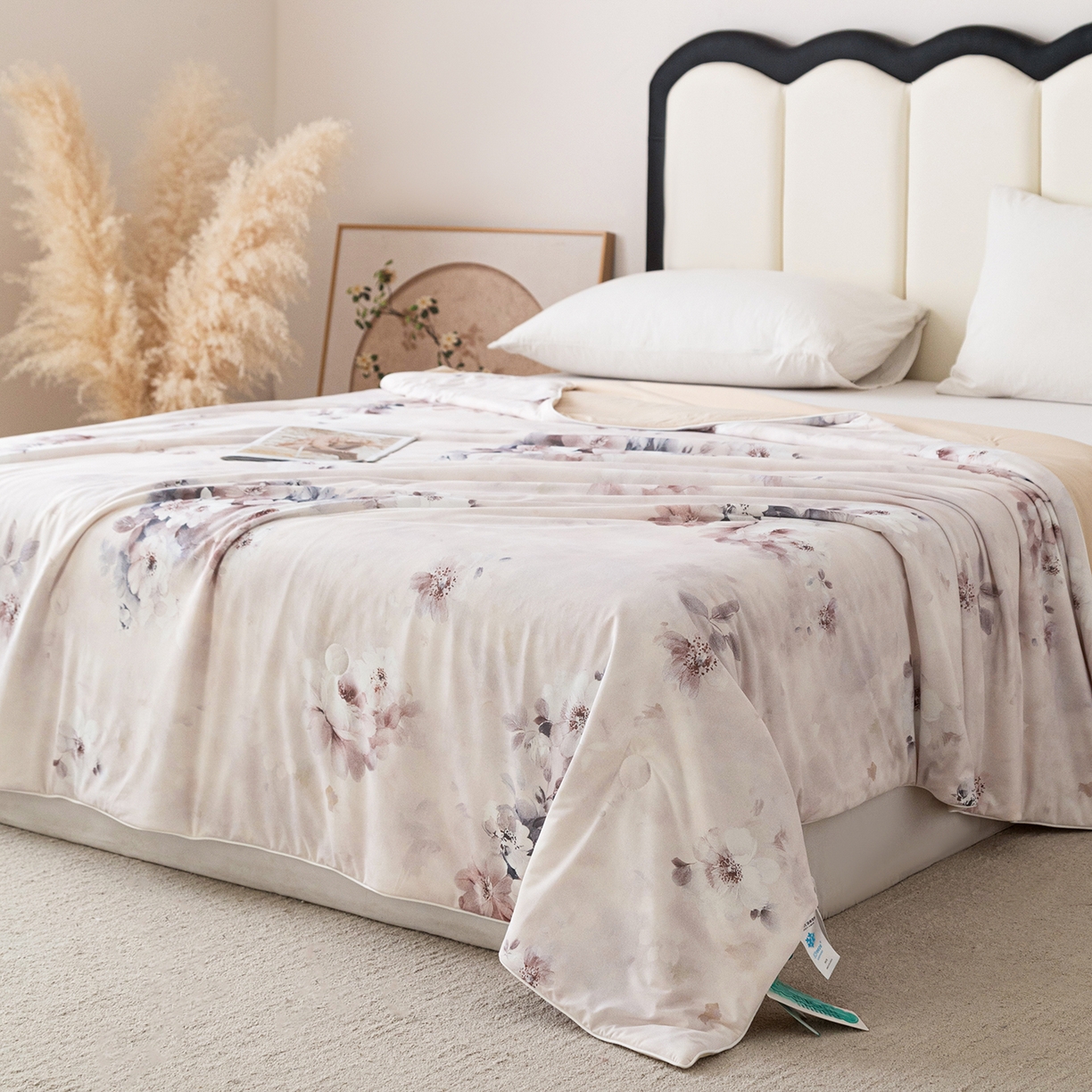 91家纺网 家纺一手货源 找家纺 亿莱鑫 2026新款数码印花凉感丝夏被 花满丛-米黄