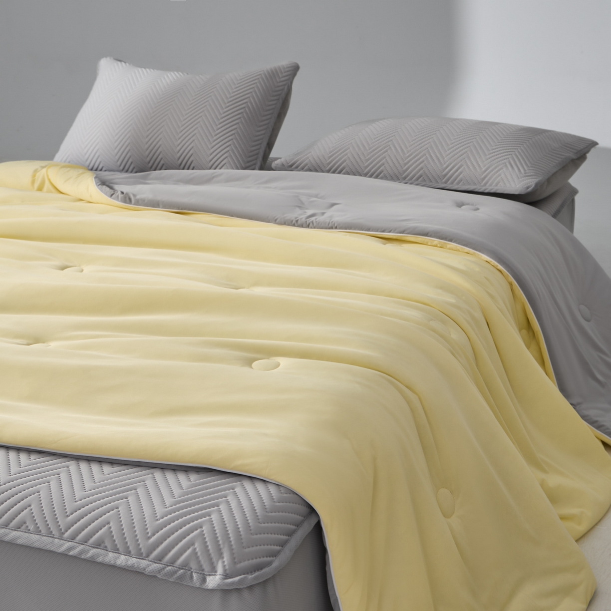 91家纺网 家纺一手货源 找家纺 吾诺家居 2026新款冰爽系列-凉感丝夏被四件套 嫩黄