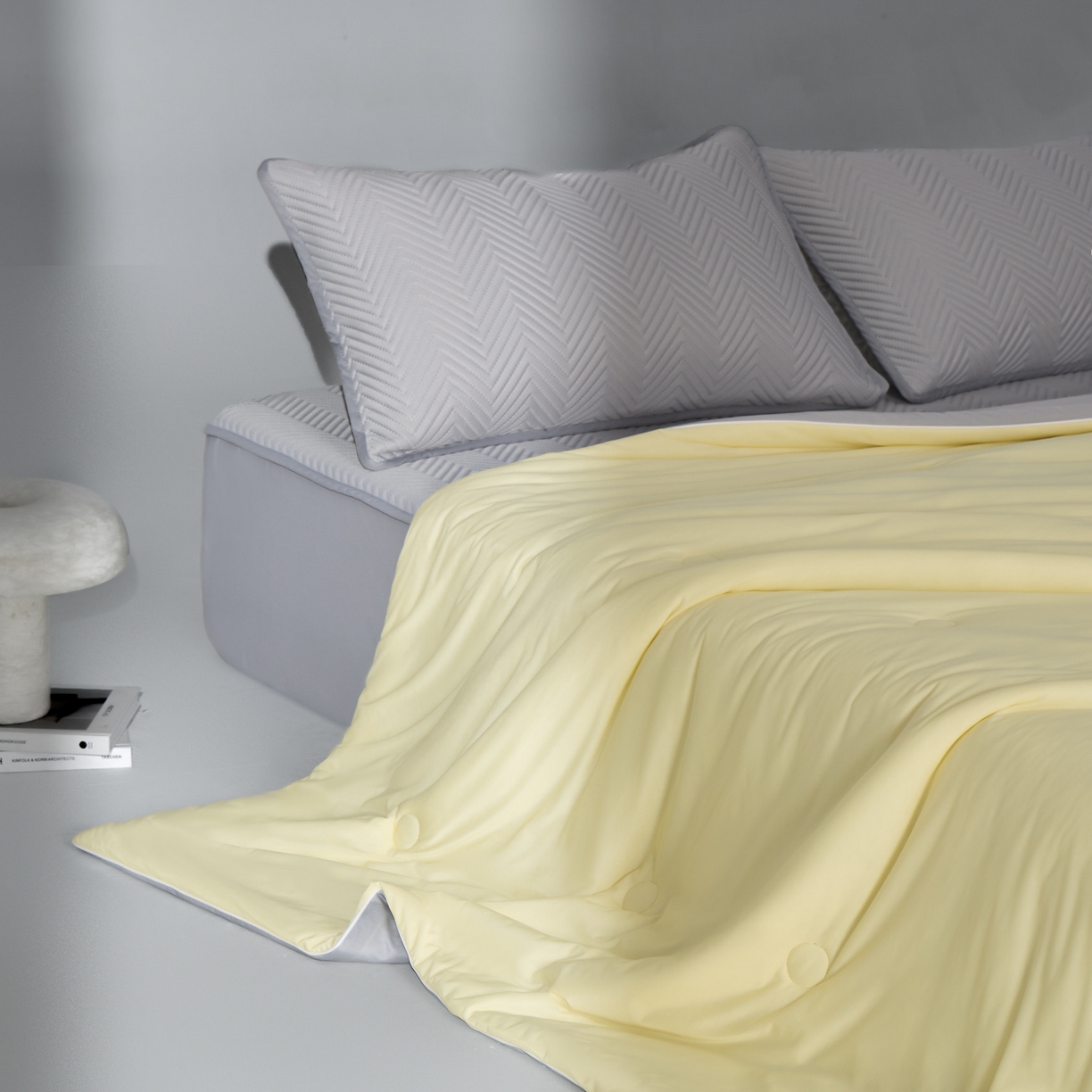 91家纺网 家纺一手货源 找家纺 吾诺家居 2026新款冰爽系列-凉感丝夏被四件套 嫩黄