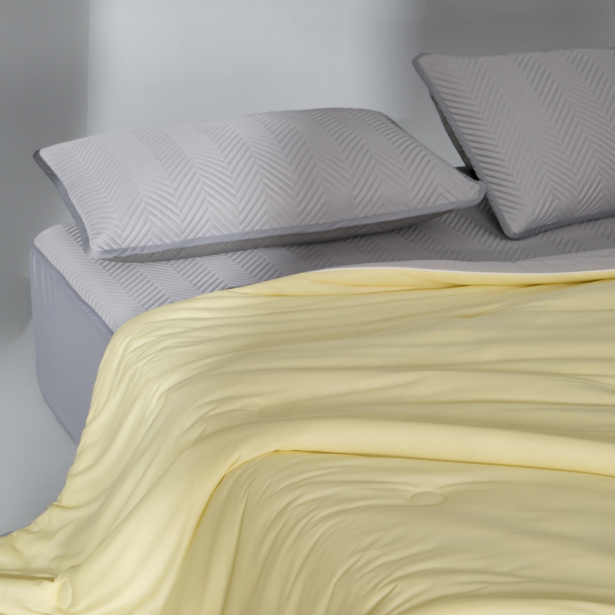 91家纺网 家纺一手货源 找家纺 吾诺家居 2026新款冰爽系列-凉感丝夏被四件套 嫩黄