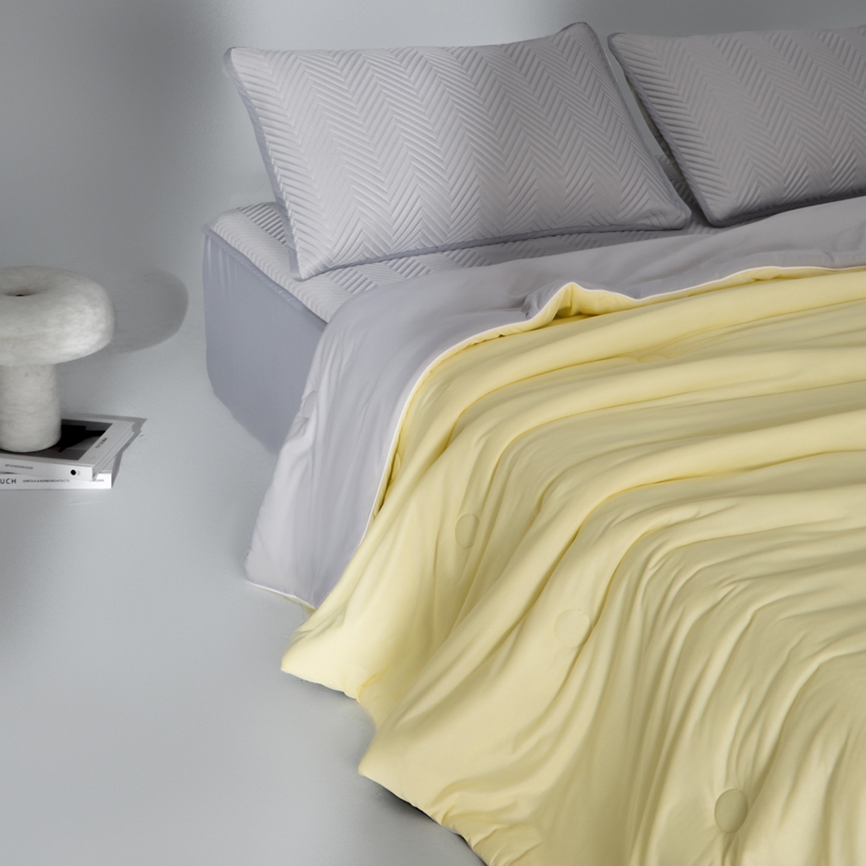 91家纺网 家纺一手货源 找家纺 吾诺家居 2026新款冰爽系列-凉感丝夏被四件套 嫩黄