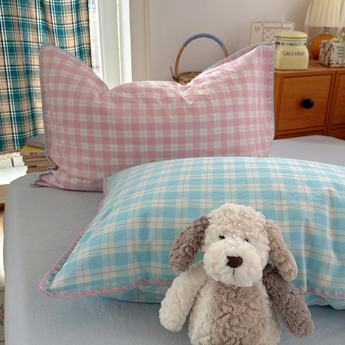 91家纺网 家纺一手货源 找家纺 桃子家居 2026新款A类纯棉色织水洗棉韩系奶油撞色格子三角针贝壳边工艺四件套系列 棉三角针-甜莓冰萃