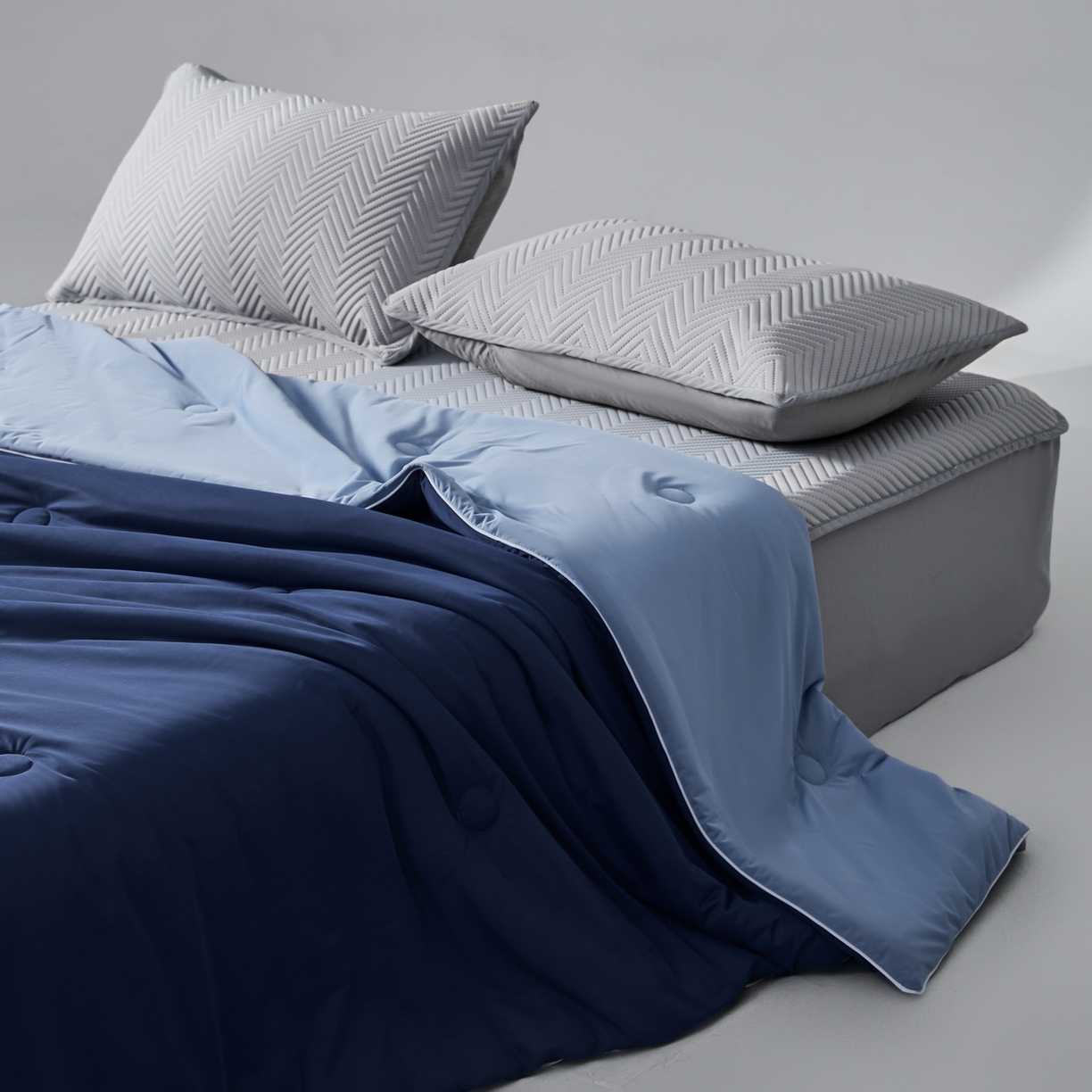 91家纺网 家纺一手货源 找家纺 吾诺家居 2026新款冰爽系列-凉感丝夏被四件套 蔚蓝