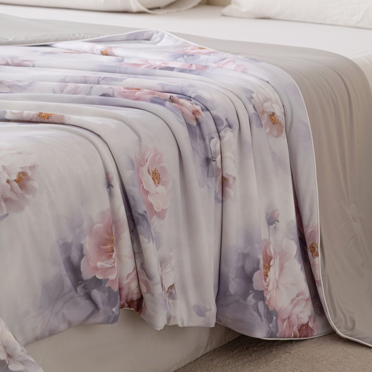 91家纺网 家纺一手货源 找家纺 亿莱鑫 2026新款数码印花凉感丝夏被 花陌语