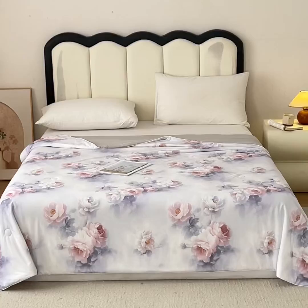 91家纺网 家纺一手货源 找家纺 亿莱鑫 2026新款数码印花凉感丝夏被 花陌语