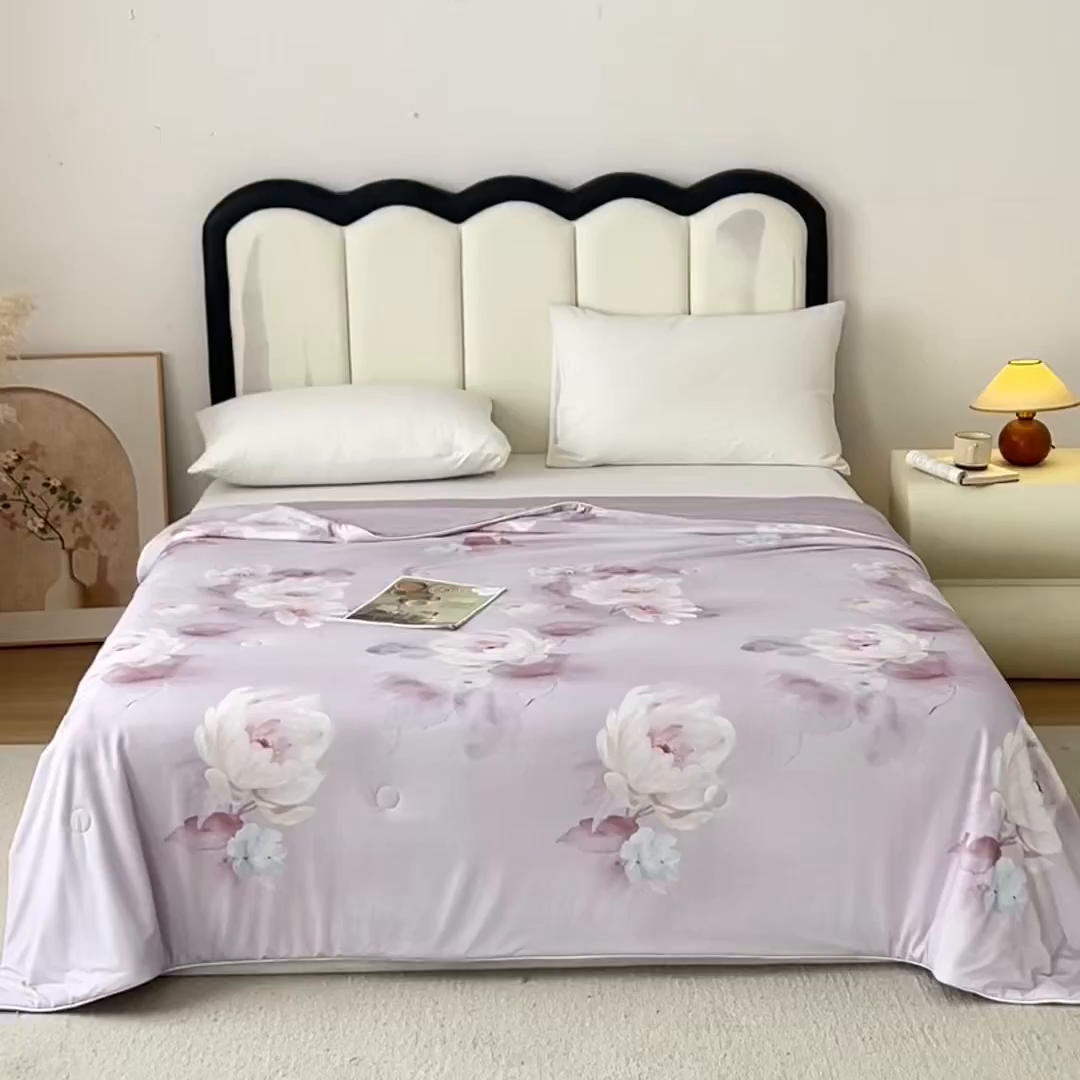 91家纺网 家纺一手货源 找家纺 亿莱鑫 2026新款数码印花凉感丝夏被 花样芬芳-紫