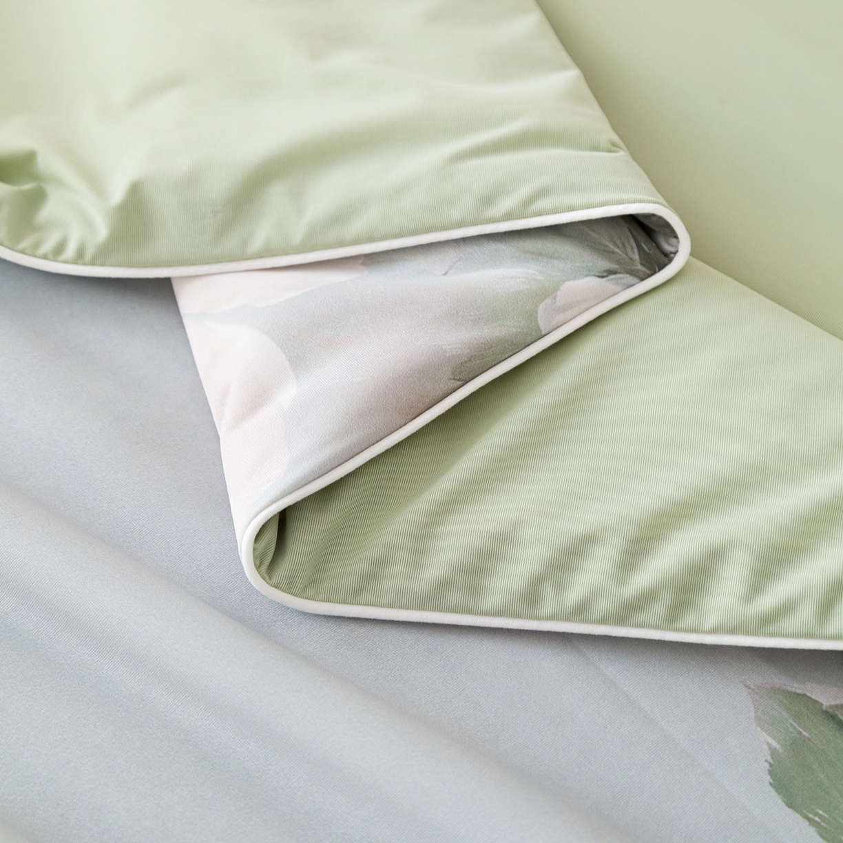 91家纺网 家纺一手货源 找家纺 亿莱鑫 2026新款数码印花凉感丝夏被 花漾倾城