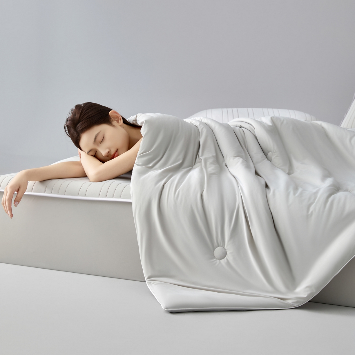 91家纺网 家纺一手货源 找家纺 吾诺家居 吾诺 2026 真凉感 真锦氨 锦氨凉感夏被四件套 锦纶凉感丝夏凉被 - 冰皮系列 冰皮浅灰