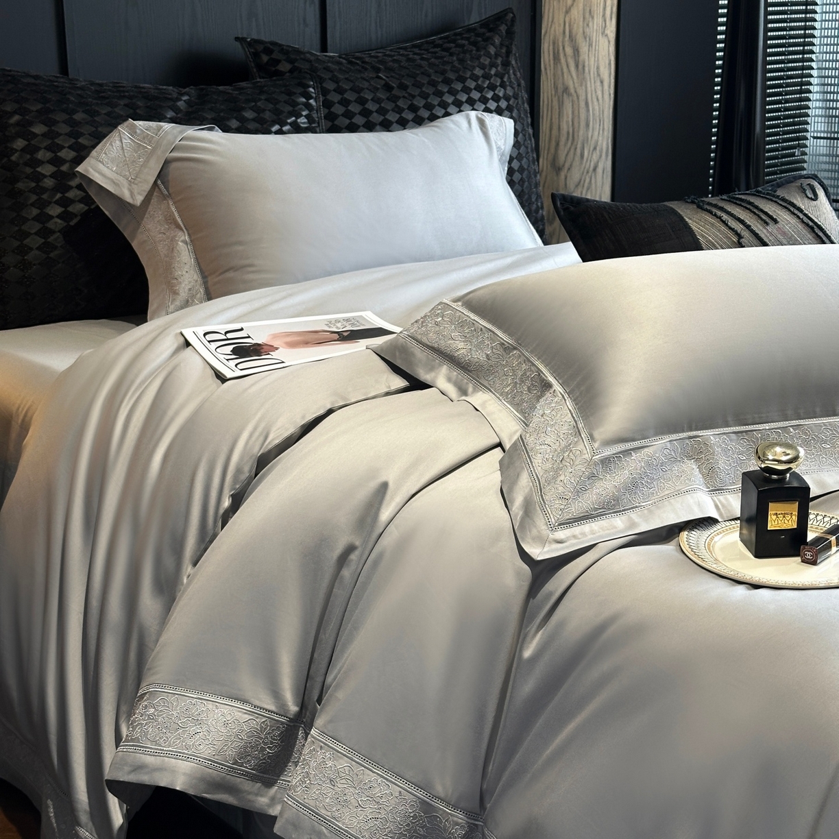 91家纺网 家纺一手货源 找家纺 南泉坊 2026新款长绒棉纯棉镂空花边拼角四件套-奥斯丁 奥斯丁—时空灰