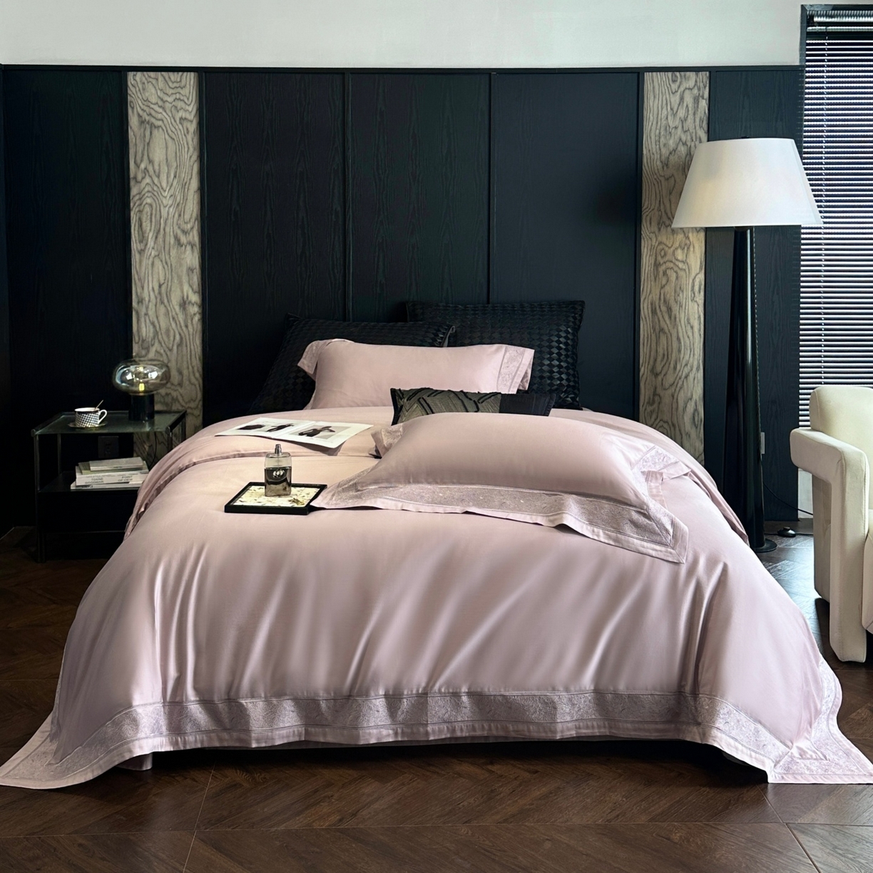 91家纺网 家纺一手货源 找家纺 南泉坊 2026新款长绒棉纯棉镂空花边拼角四件套-奥斯丁 奥斯丁—梦幻紫