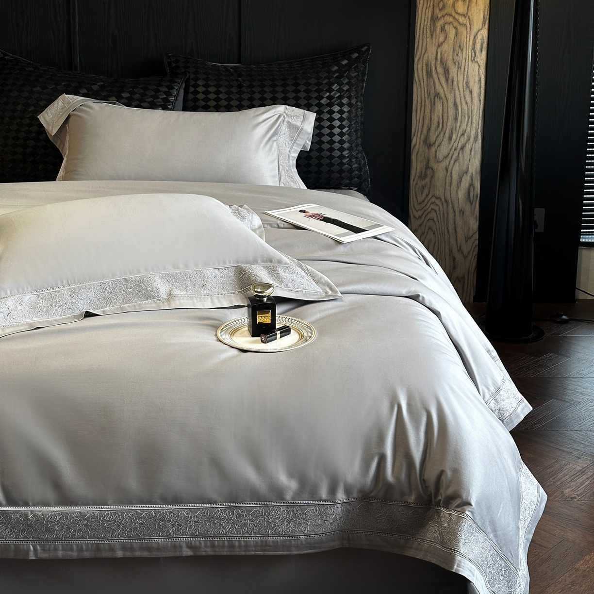 91家纺网 家纺一手货源 找家纺 南泉坊 2026新款长绒棉纯棉镂空花边拼角四件套-奥斯丁 奥斯丁—时空灰