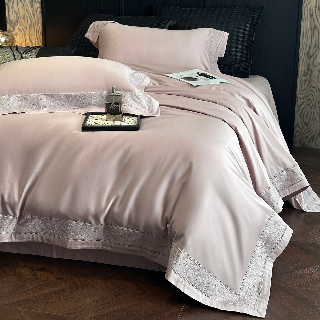 91家纺网 家纺一手货源 找家纺 南泉坊 2026新款长绒棉纯棉镂空花边拼角四件套-奥斯丁 奥斯丁—梦幻紫