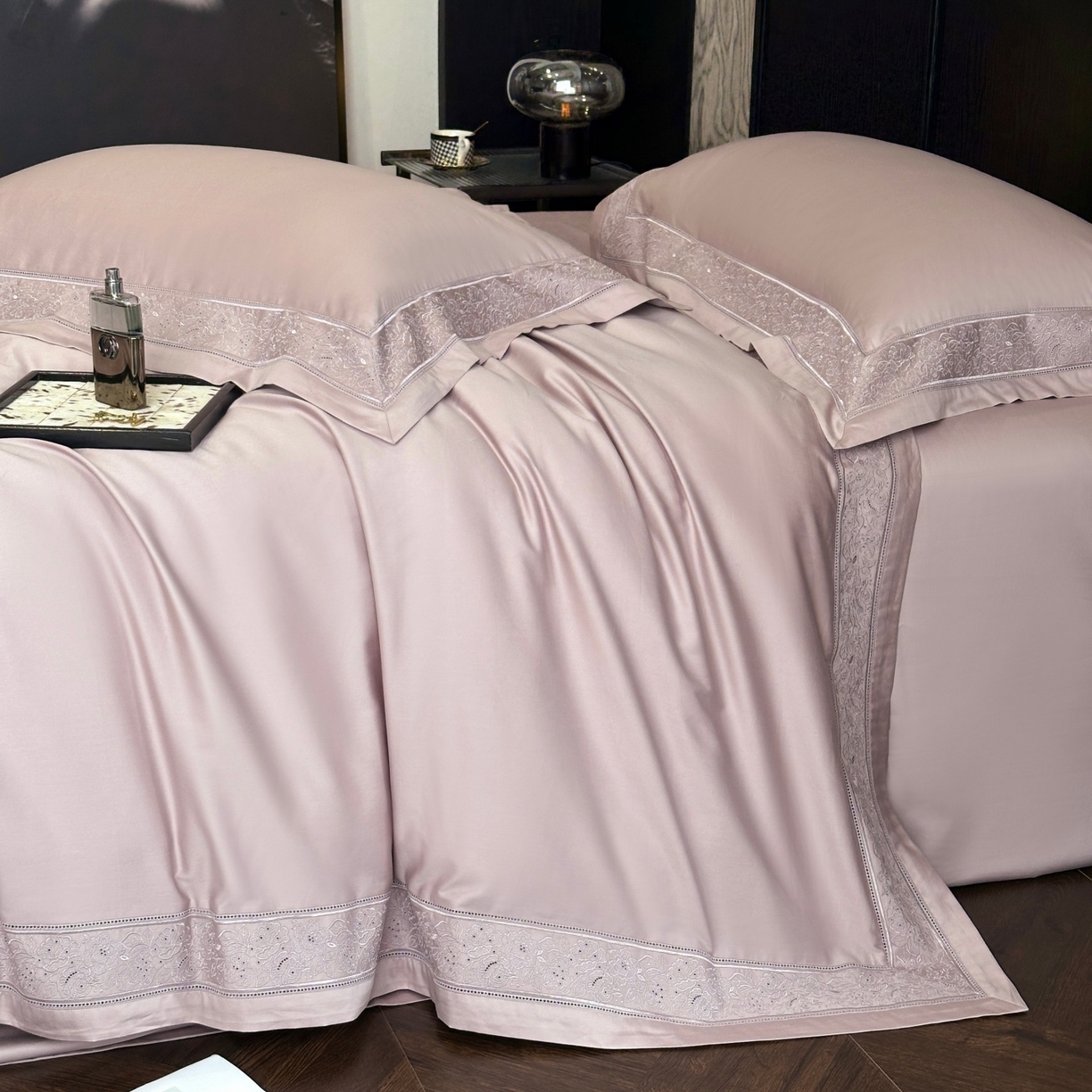 91家纺网 家纺一手货源 找家纺 南泉坊 2026新款长绒棉纯棉镂空花边拼角四件套-奥斯丁 奥斯丁—梦幻紫