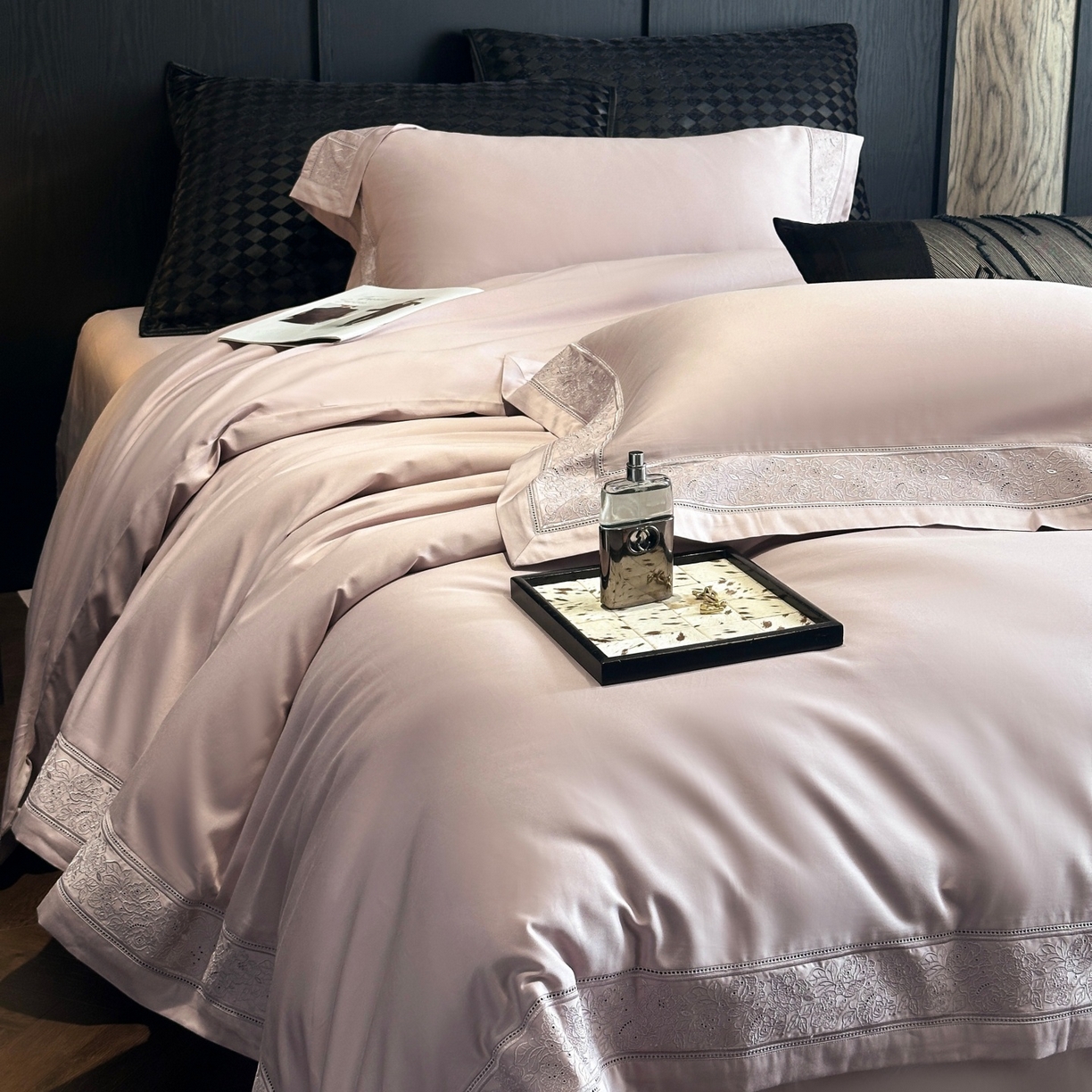 91家纺网 家纺一手货源 找家纺 南泉坊 2026新款长绒棉纯棉镂空花边拼角四件套-奥斯丁 奥斯丁—梦幻紫